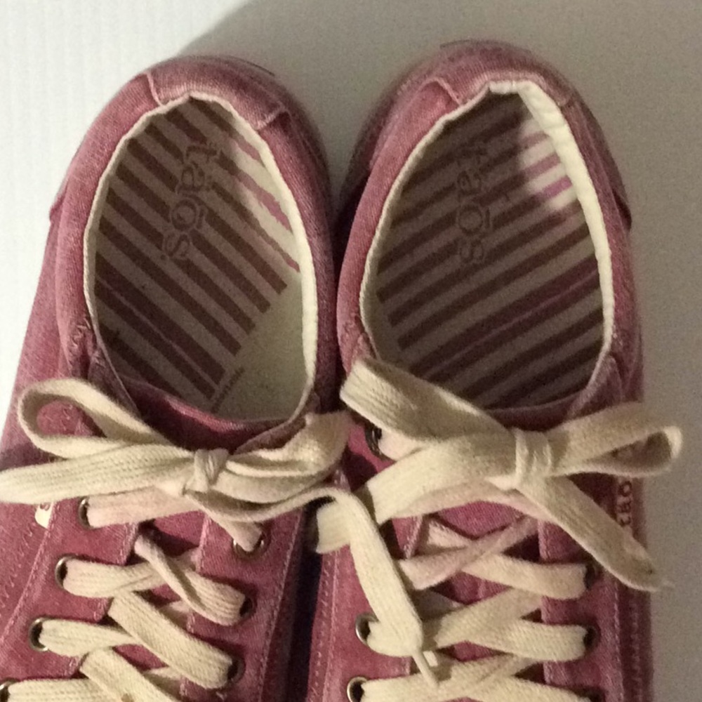 Taos women’s sneakers FITS LIKE 9Women’s (says 10) - Picture 3 of 6